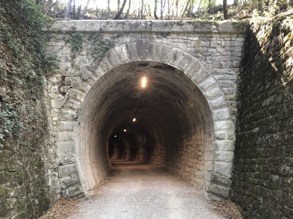 KM 5+ der Tunnel